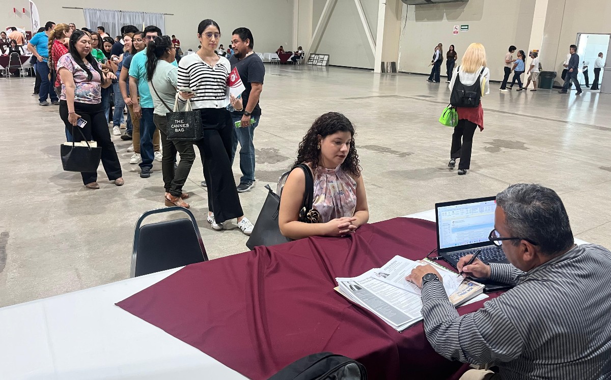 Últimas vacantes para plataforma en Altamira, durante la Feria del Empleo en Tampico en el marco del Día Internacional de la Mujer. | Yazmín Sánchez