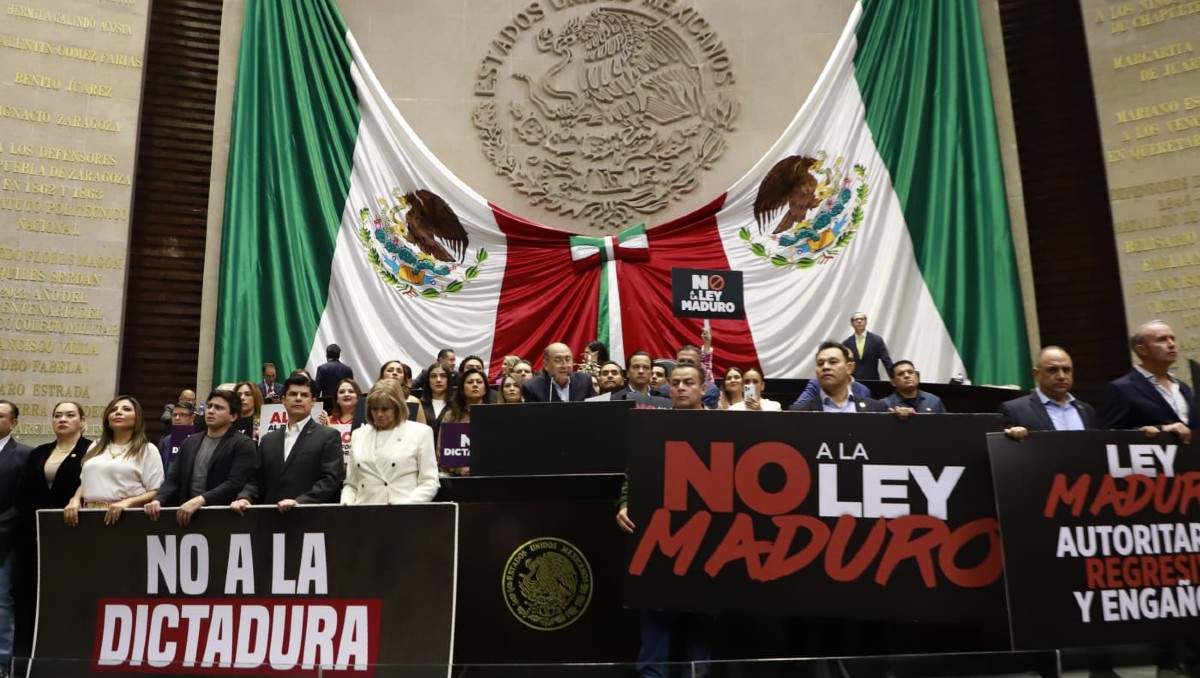 Bancada del PRI durante la discusión en el Pleno de la Reforma Electoral. | Foto: Juan Carlos Bautista.