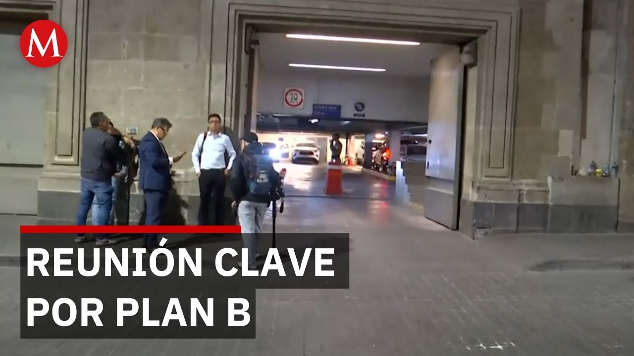 Claudia Sheinbaum se reúne con líderes parlamentarios para impulsar Plan B electoral