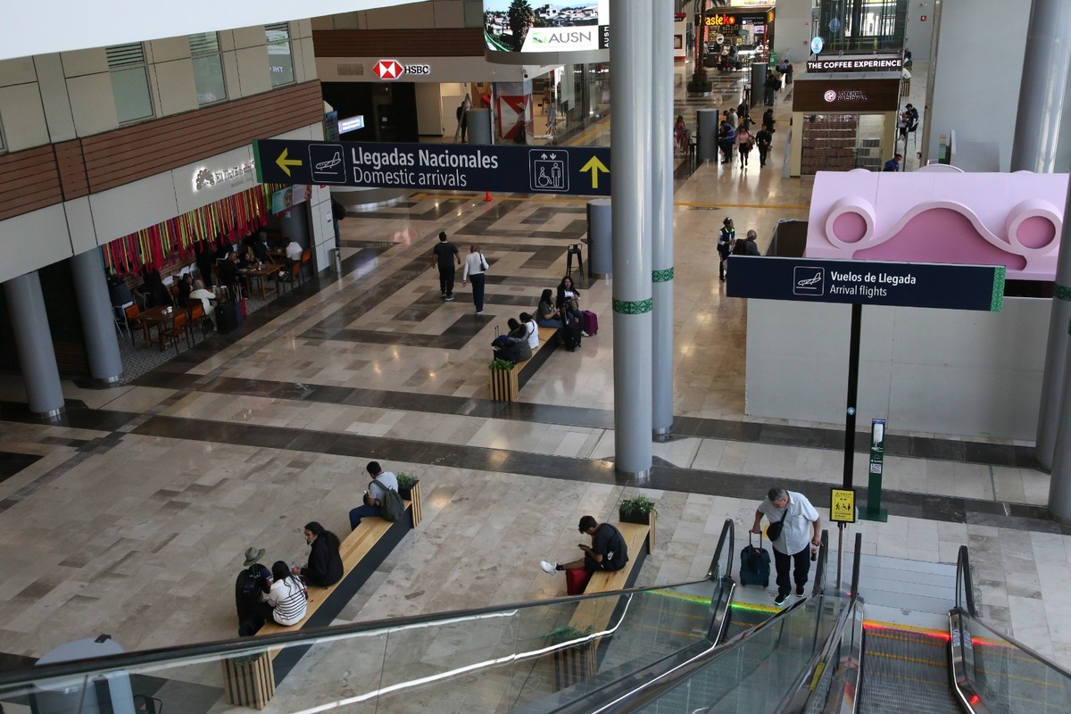 El director reiteró que también han mejorado en la transportación terrestre. (Foto: Jesús Quintanar)