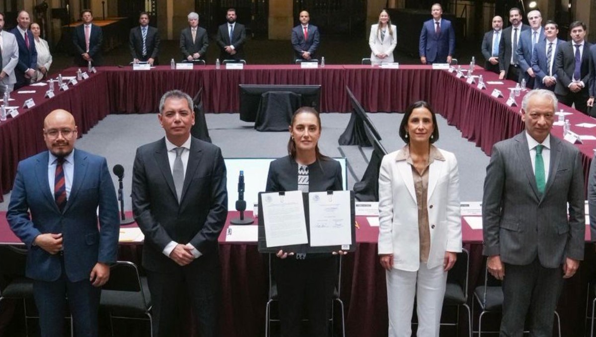 Empresarios gasolineros tamaulipecos acudieron a la ampliación del Pacto Voluntario en Palacio Nacional.
