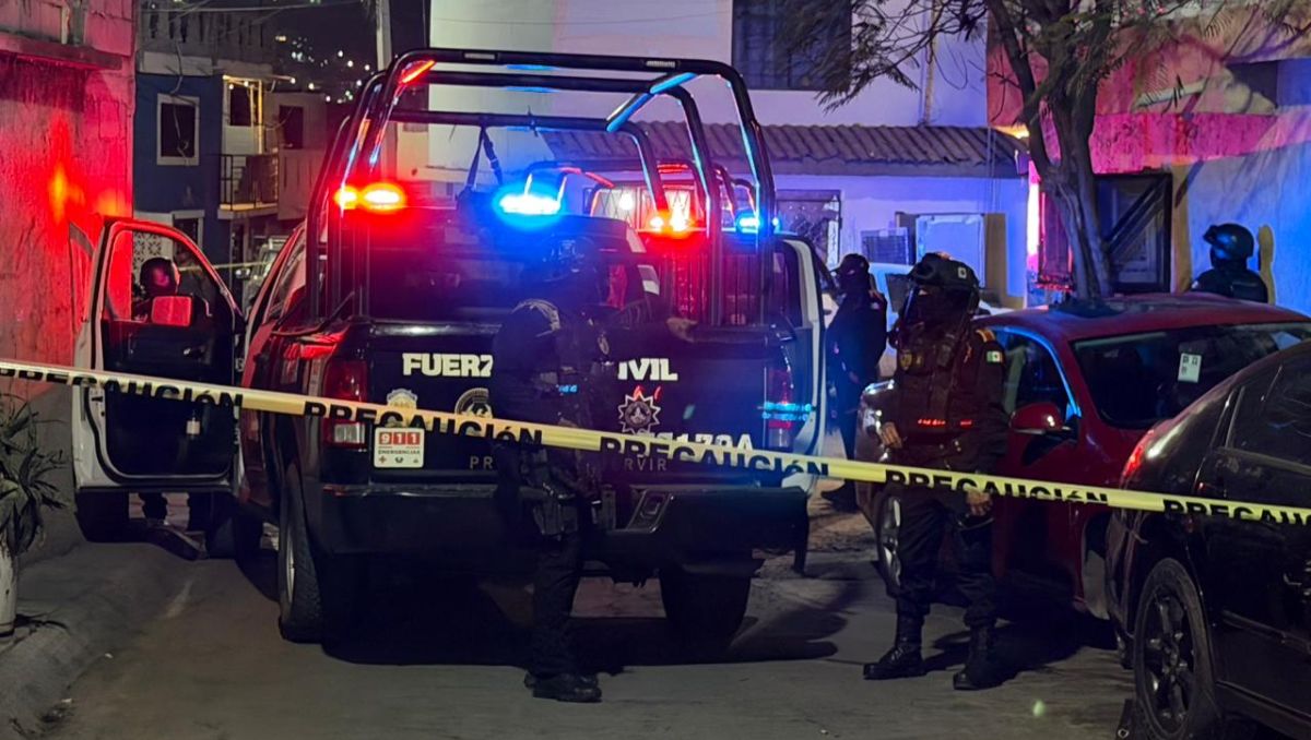 Fuerza Civil y Guardia Nacional acudieron al lugar para acordonar la zona y resguardar la escena. Fernanda Pérez