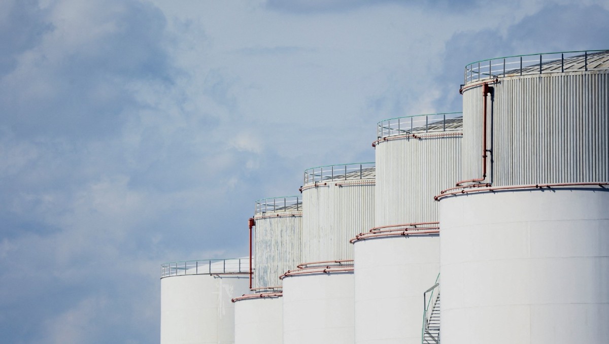Esta liberación coordinada de reservas es la sexta en la historia de la AIE, creada en 1974. Foto: Reuters