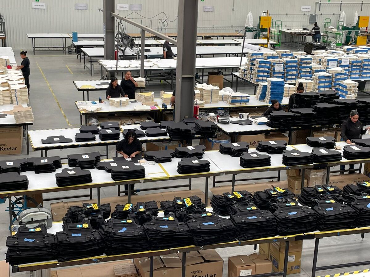 La planta en Hidalgo producirá hasta 10 mil chalecos balísticos mensuales. (Aarón García)