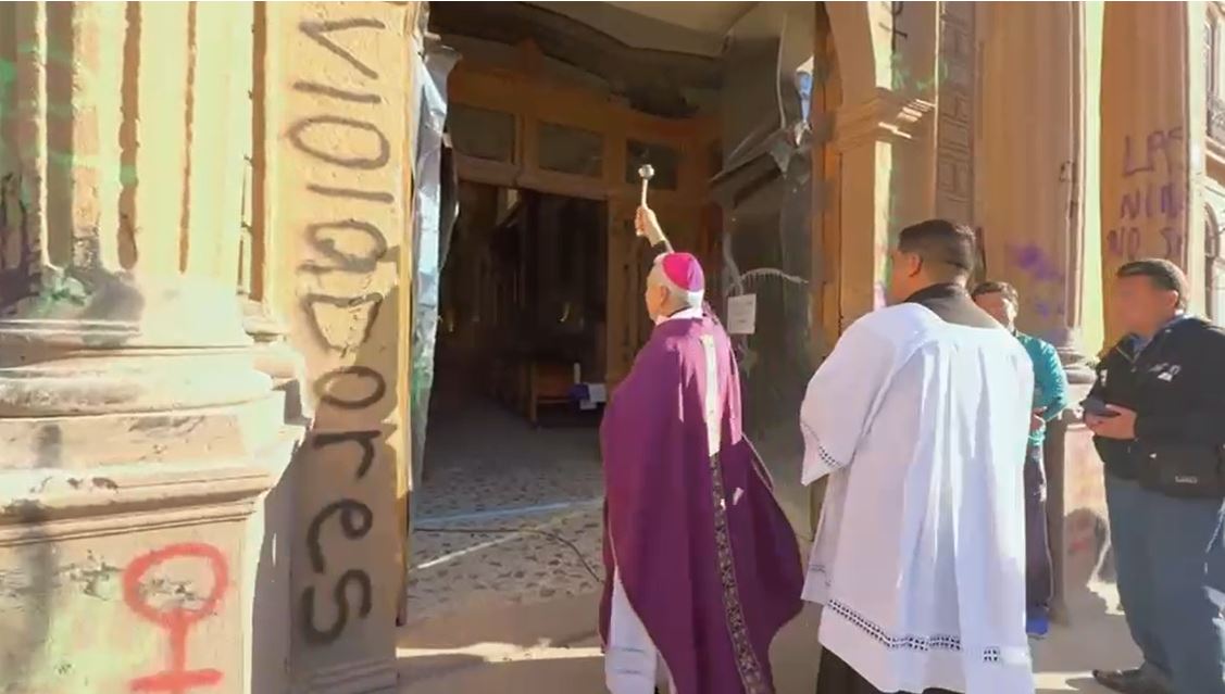 Hacen ritual de exorcismo en iglesia de SLP. | Captura de pantalla