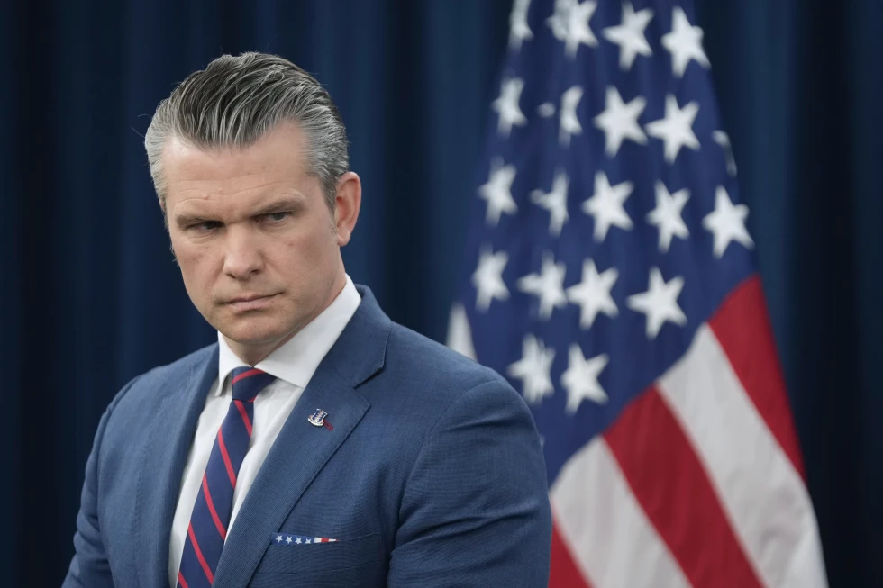 El secretario de Defensa de Estados Unidos, Pete Hegseth, en una conferencia de prensa en el Pentágono. | AP