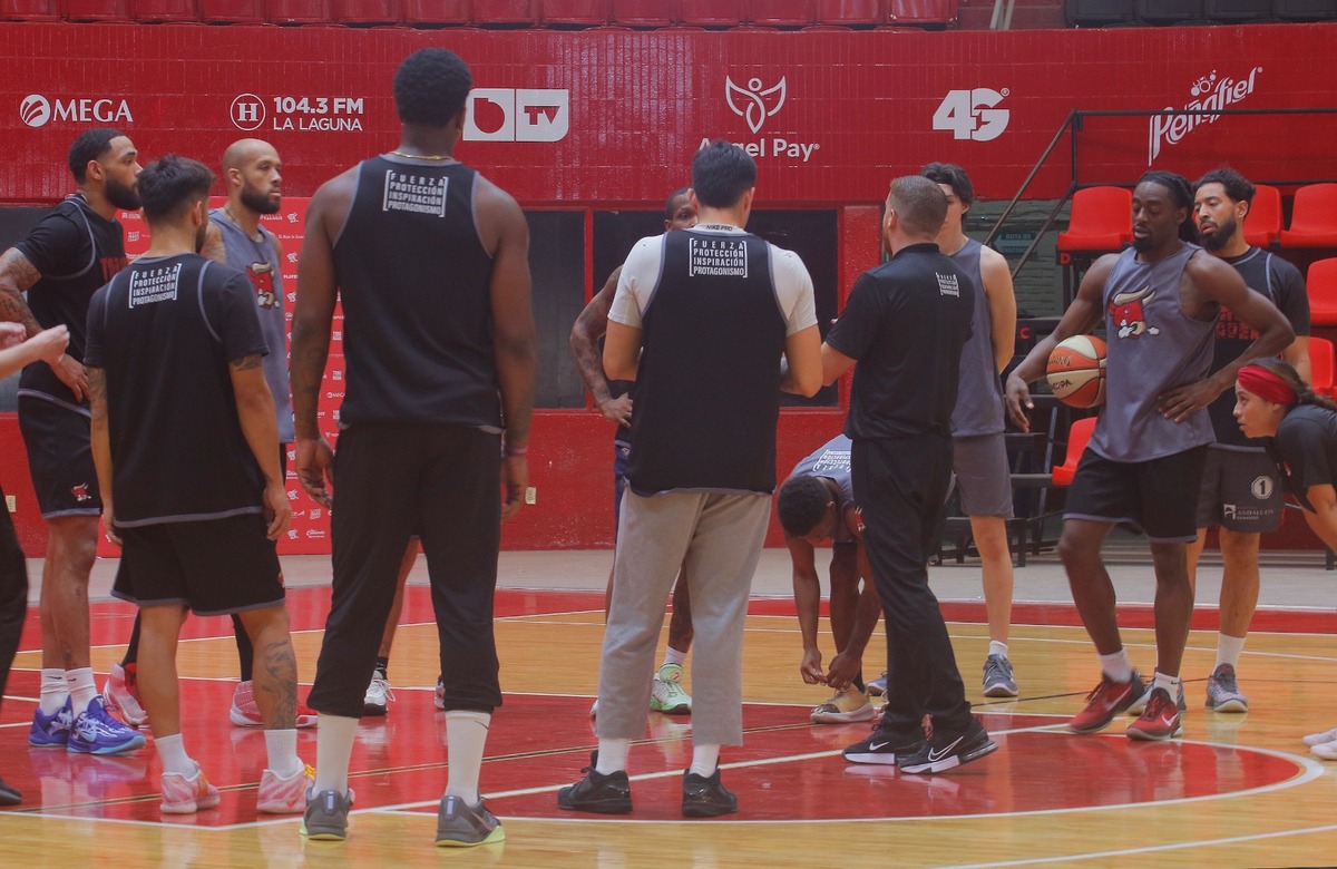 Los Toros Laguna iniciaron los trabajos de cara a la serie que sostendrán este fin de semana, los días sábado y domingo. | Manuel Guadarrama