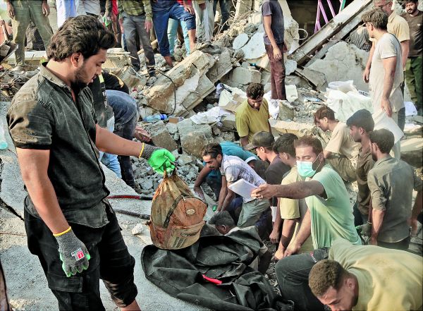 El bombardeo de una escuela de niñas en el sur de Irán ilustra los riesgos de los objetivos generados rápidamente. AP