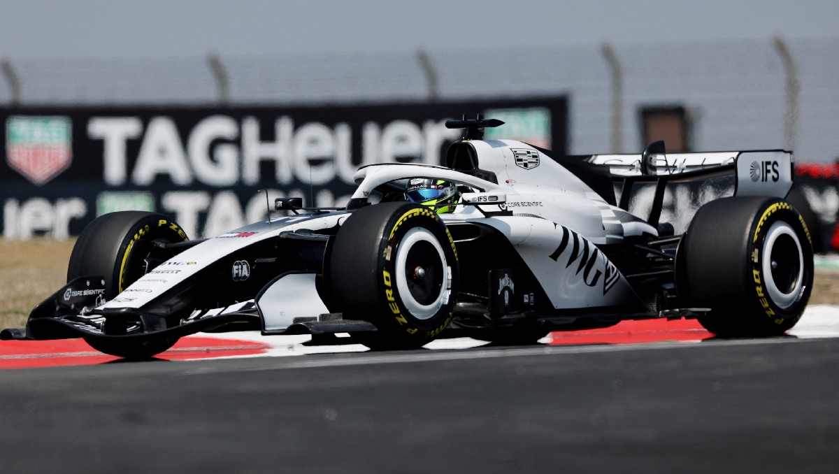 Checo Pérez termina en el último lugar de la primera práctica del GP de China (Reuters)