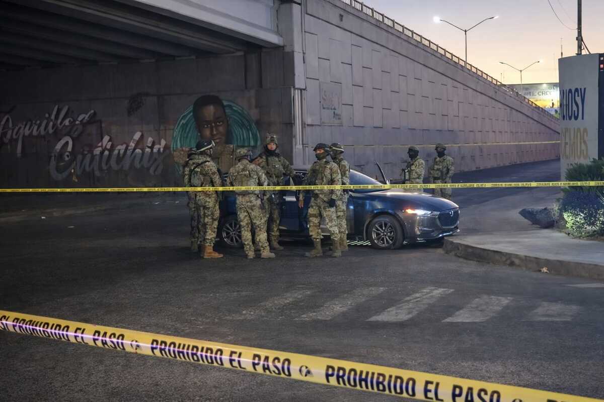 El combate daño el automóvil particular, sin embargo, no se registraron lesionados. | Foto: Manuel Aceves