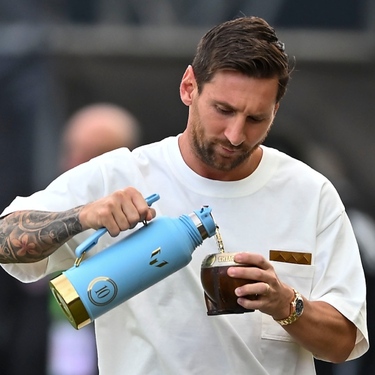 Bruno Marioni contó el día que Lionel Messi le sirvió de comer en una cena en su casa en la que Deco también estaba presente