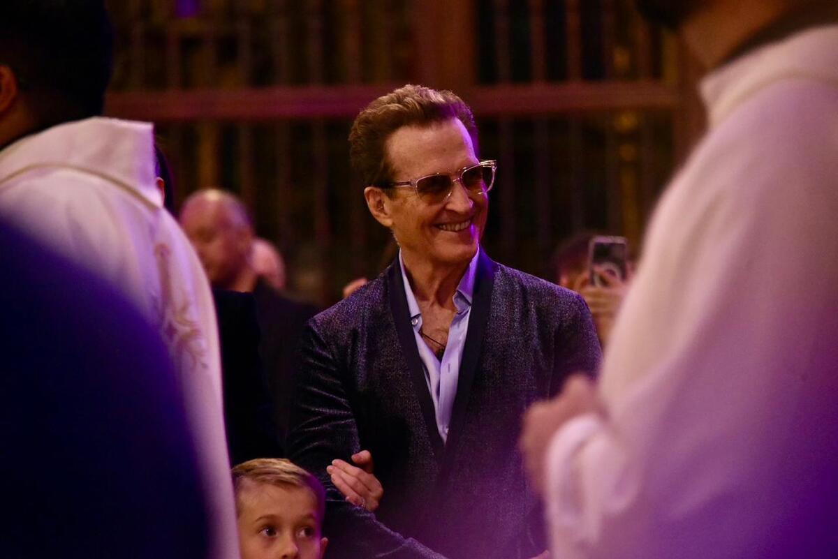 Emmanuel se dio tiempo de saludar a sus fans / Especial