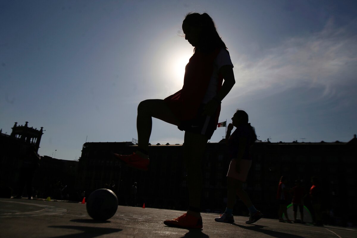 La Liga MX Femenil transformó el paisaje del futbol nacional, pero su desarrollo aún convive con desigualdad | Ariana Pérez