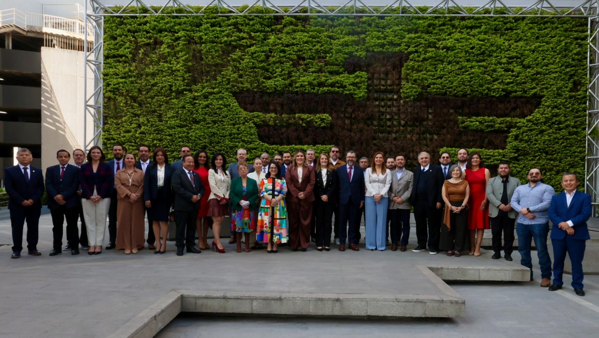 En la reunión participaron también partidos políticos y sociedad civil. Foto: Especial