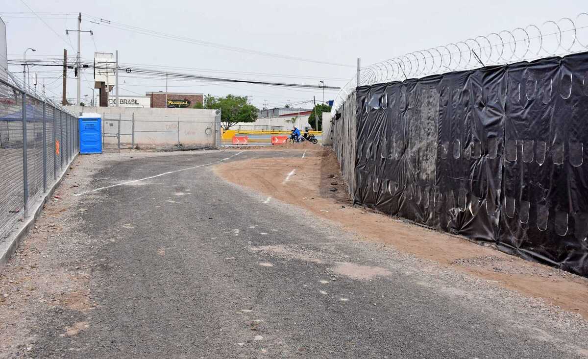 La vialidad provisional atraviesa terrenos del aeropuerto para reducir el tráfico en Abastos-Independencia.| Verónica Rivera.