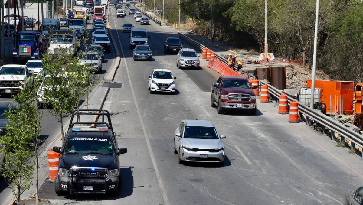 El carril fue reabierto tras un deslave durante las obras de una construcción de un puente. Roberto Alanís