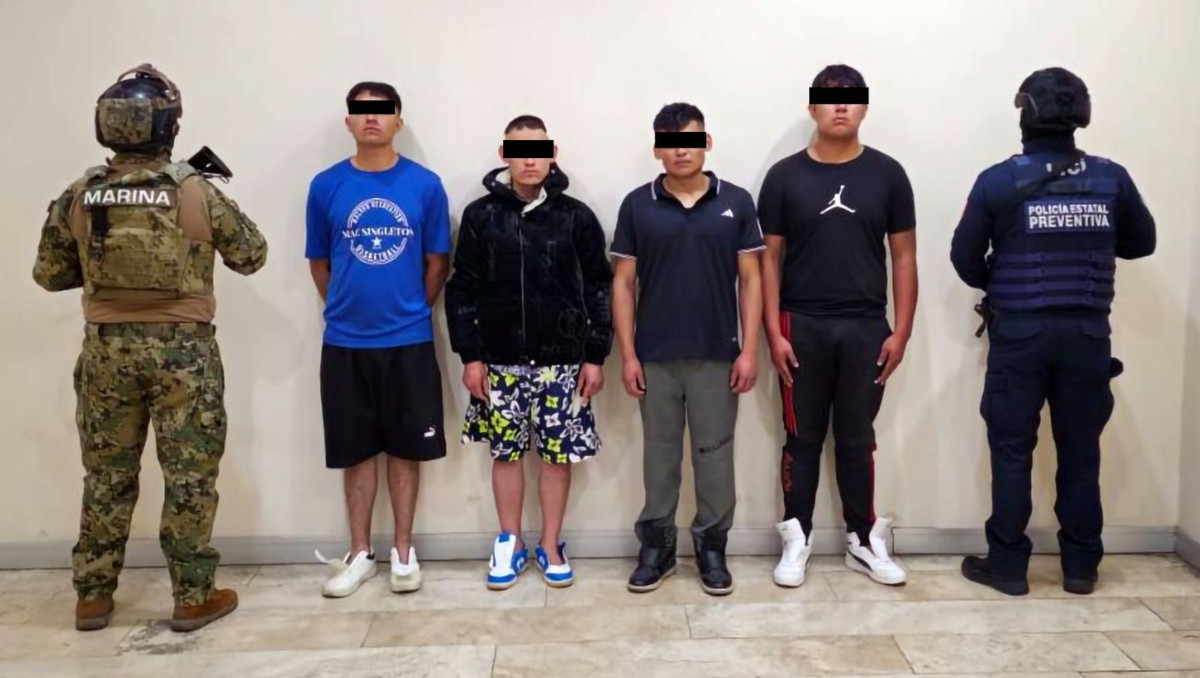 Detienen a cuatro hombres acusados de delinquir en mercados de Puebla | Especial