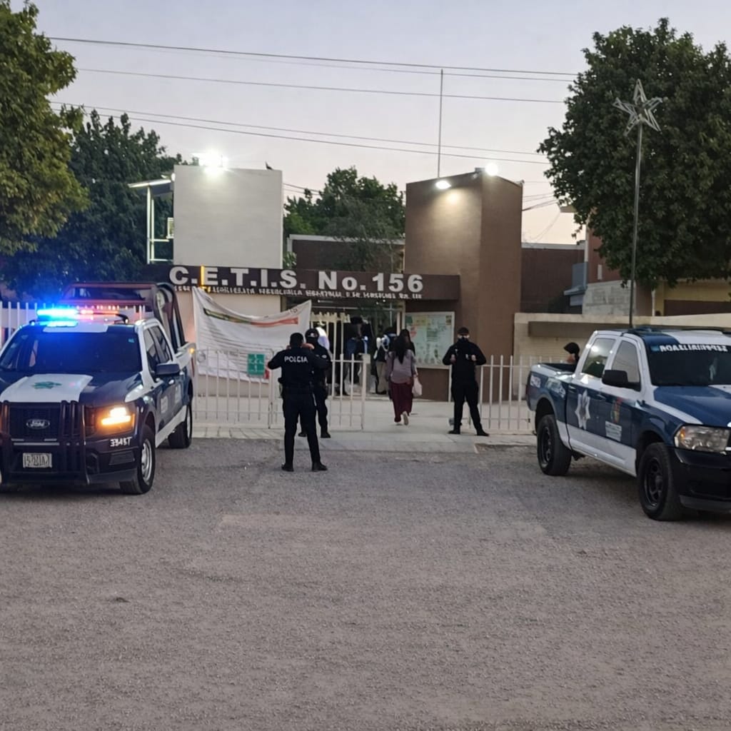 La mañana de este viernes el operativo mochila continúo en las instalaciones del Cbtis 156 en Torreón. | Especial