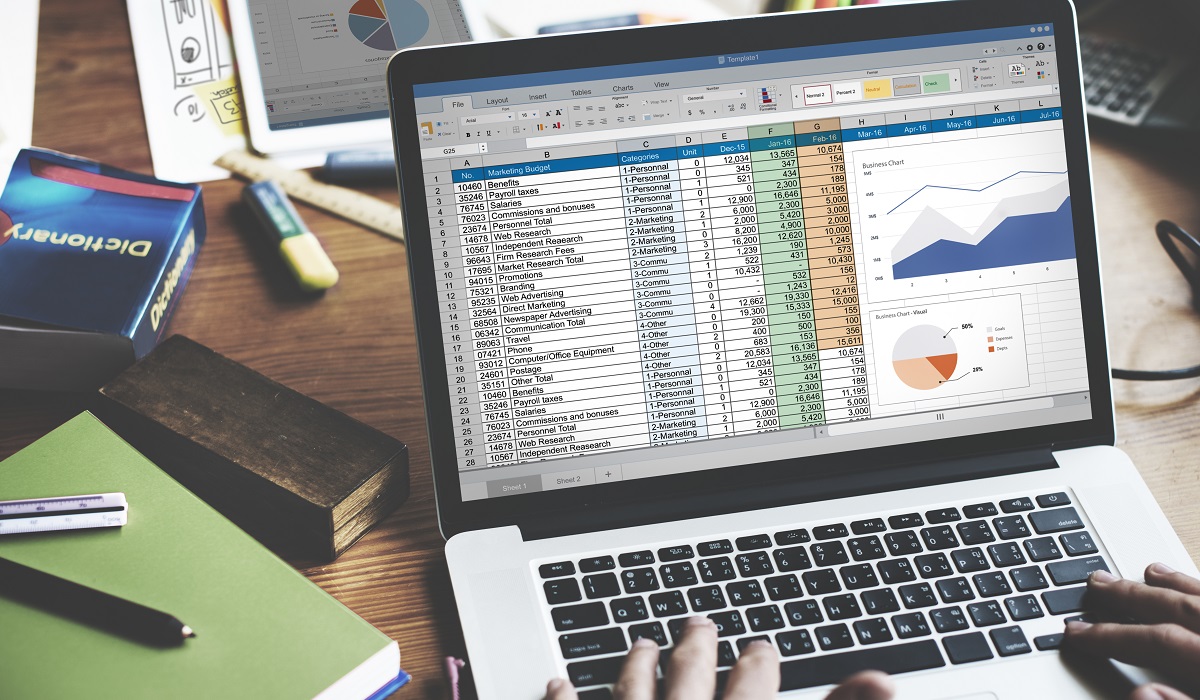 Actualmente, el programa puede trabajar con inteligencia artificial para eficientar tareas. (freepik.es)