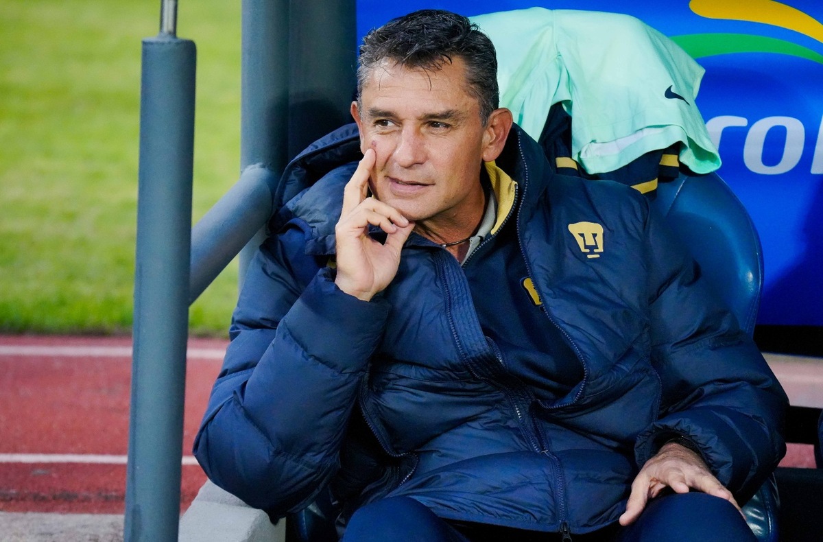 Roberto Medina, con grandes objetivos en Pumas Femenil pero paciente en el proceso (Imago7)