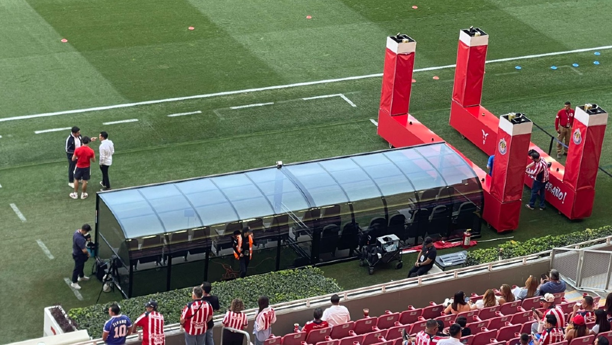 Chivas estrena zona de bancas en el estadio previo al repechaje mundialista (Juan Manuel Figueroa)