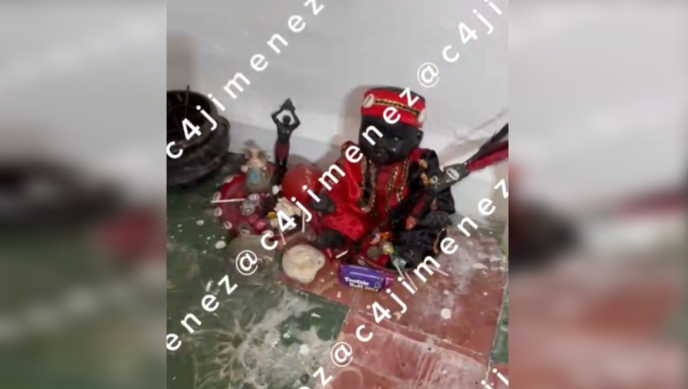 Los elementos de seguridad dieron a conocer el aseguramiento de presuntas dosis de metanfetamina. (Foto: especial)