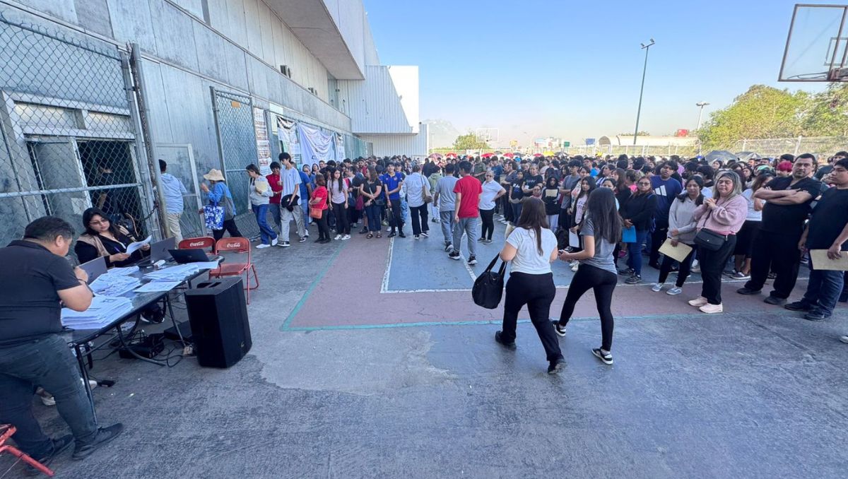 Estudiantes afirmaron que este apoyo es importante para poder continuar con sus estudios | Fabricio Gallegos