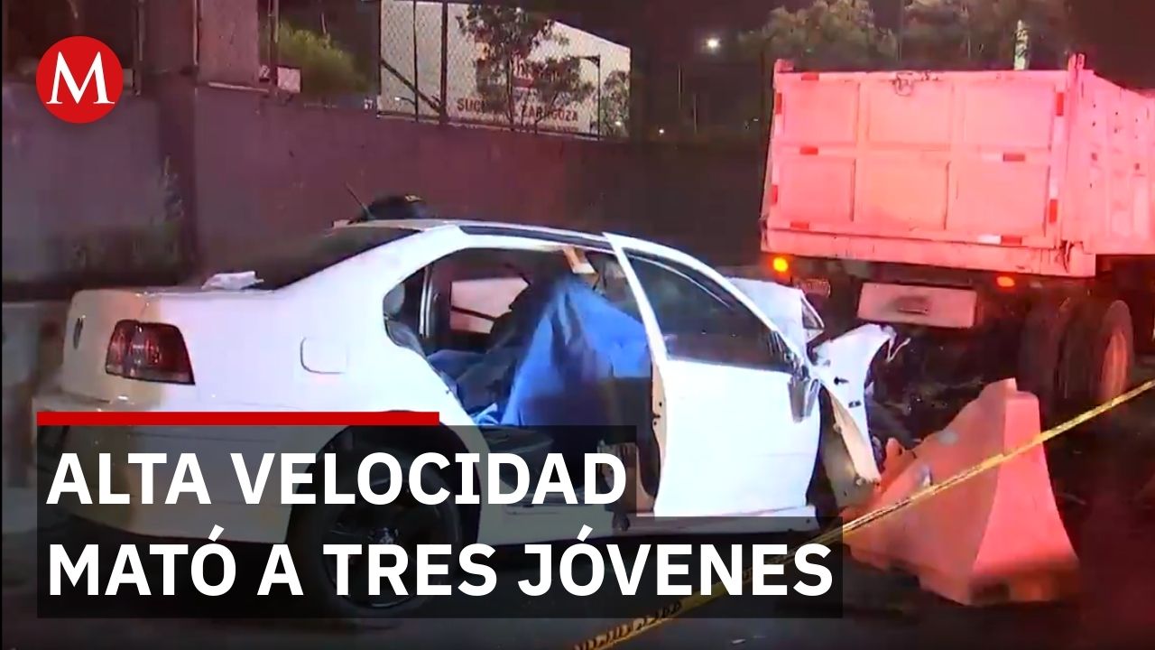 Impacto fatal: Auto se estrella contra camión de obras en la CDMX