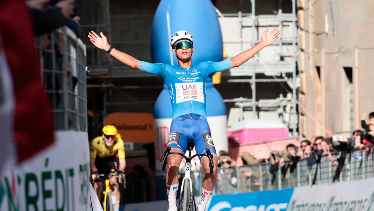 Isaac Del Toro amarra el 'Tridente' de campeón de la Tirreno Adriático (EFE)