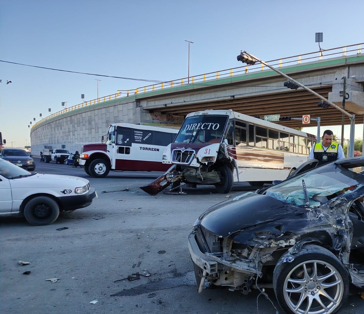 En Lerdo, conductor resulta lesionado tras aparatosos choque. | Milenio Policía