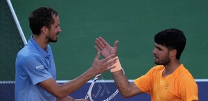 Medvedev acaba con la imbatibilidad de Carlos Alcaraz y avanza a la final de Indian Wells