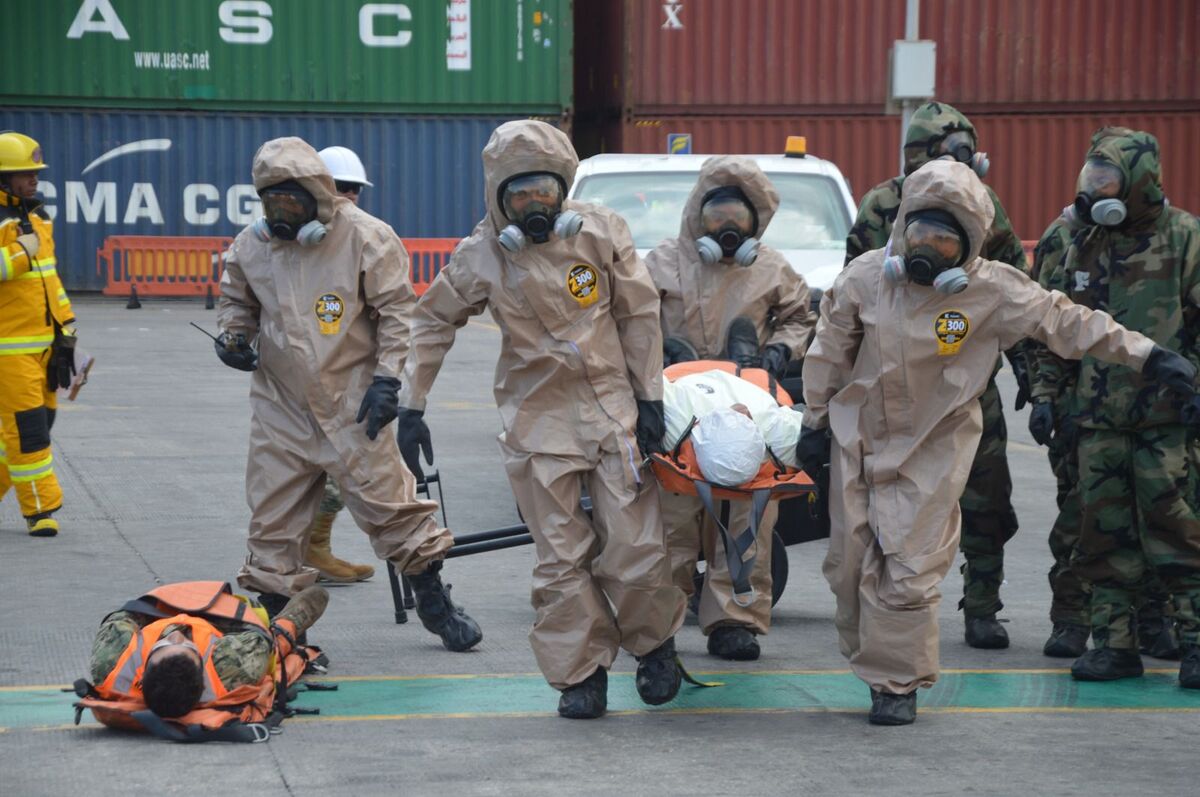 Personal especializado de la Unidad de Protección Portuaria activó protocolos tras detectar un contenedor con posible sustancia peligrosa. | Especial