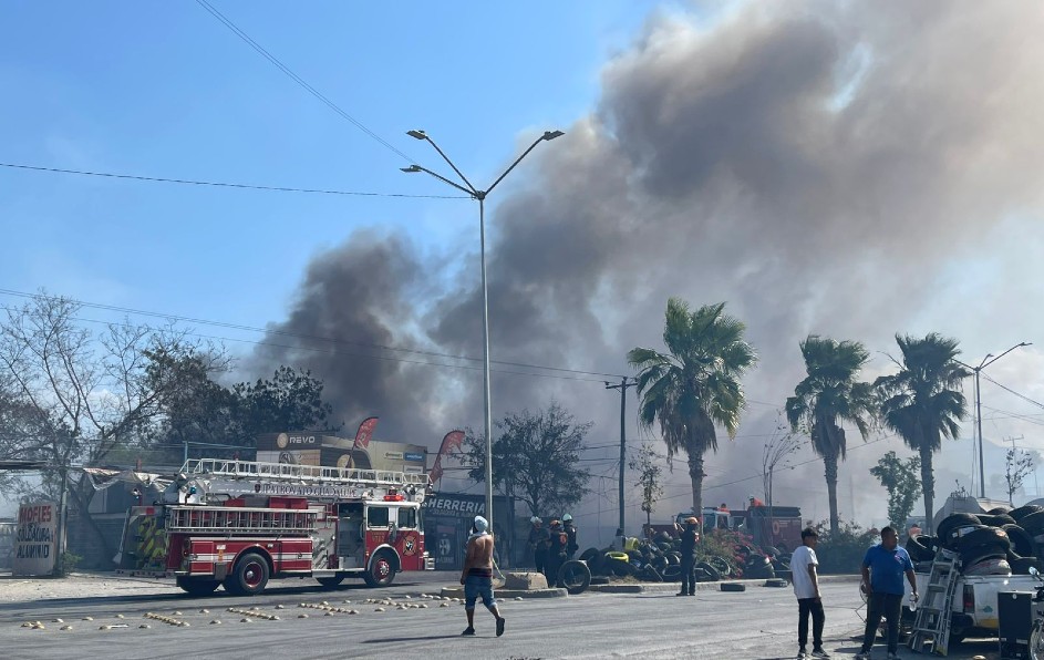 Este nuevo siniestro ocurrió a escasos 200 mts del incendio que la noche anterior dejó pérdidas millonarias en locales comerciales. | Gabriela Garza