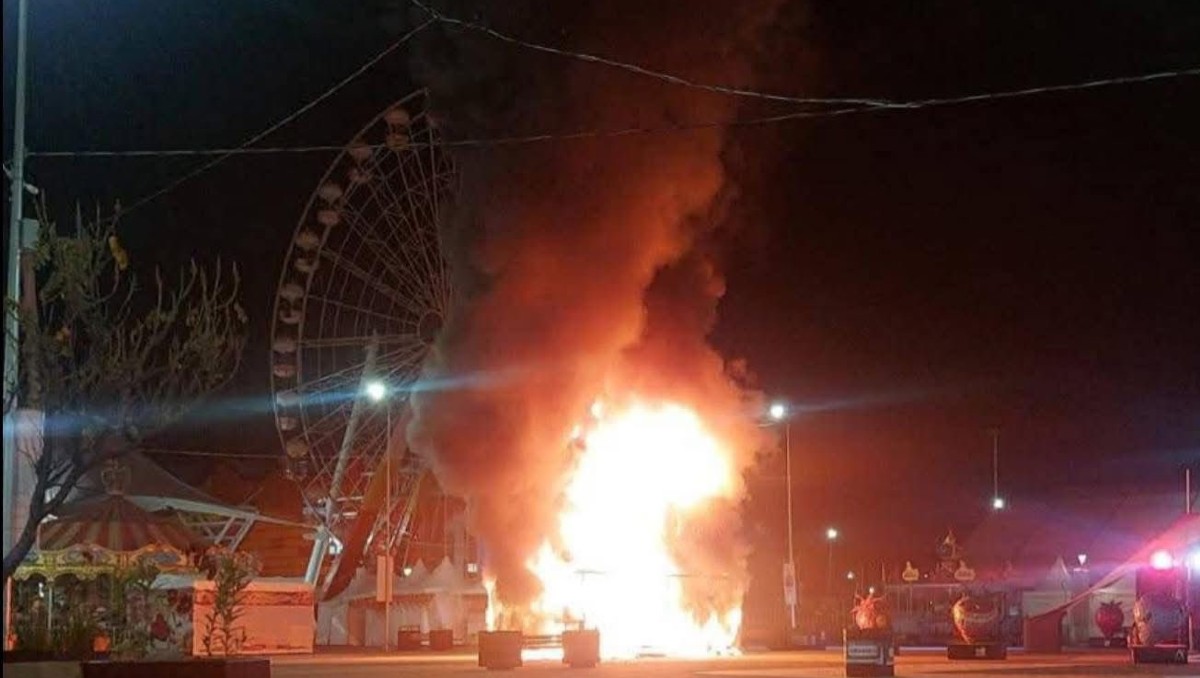 Un incendio consumió una carpa dentro del Inforum en Irapuato. | Redes sociales.