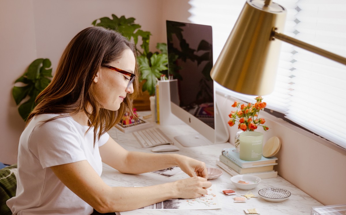 Katia Herrera Backhoff: Memorias bordadas sobre papel. | Foto: Cortesía