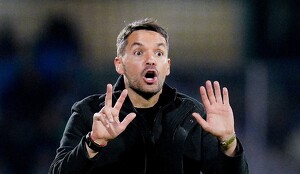 Nicolás Larcamón acabó "caliente" por la actuación del árbitro en el Pumas vs Cruz Azul