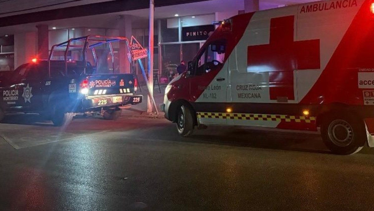 Ocho personas quedaron atrapadas en un elevador al interior de un edificio. Foto: Especial