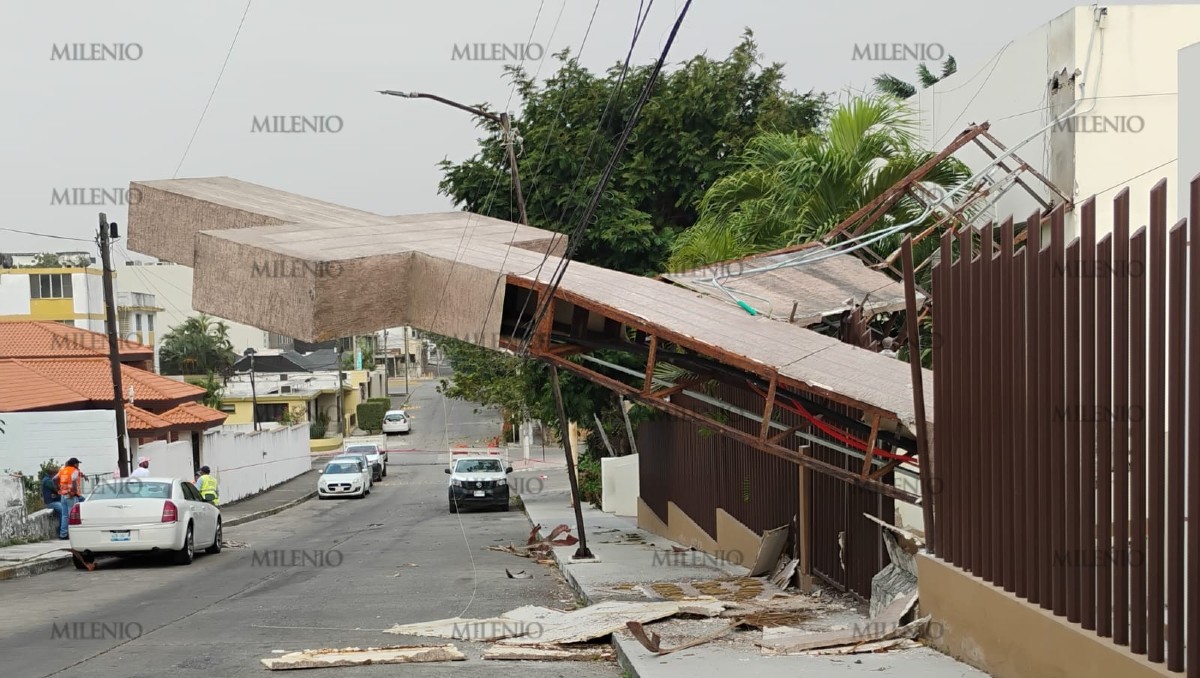 Cae cruz de la parroquia Nuestra Señora de Lourdes en Tampico. |  Sergio Sánchez