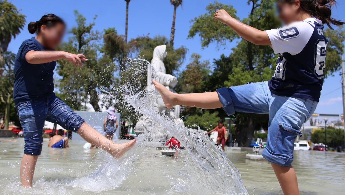 Familias pasaron un agradable domingo en la fuente del Parque Hidalgo, León, Guanjuato