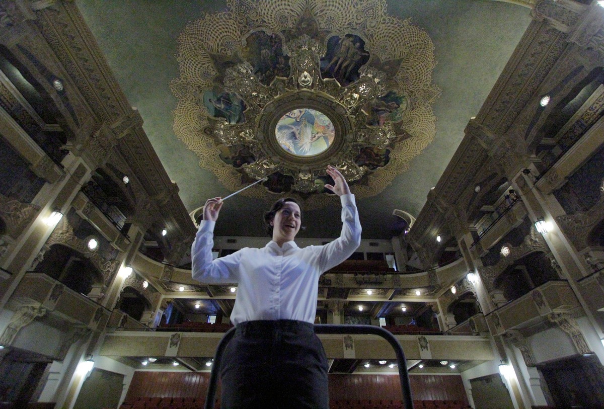 Inés Rodríguez, directora invitada por la Camerata de Coahuila. | Manuel Guadarrama