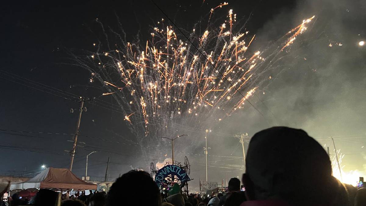 Miles de personas disfrutan cada año del Feria Internacional de la Pirotecnia en Tultepec. Foto: (Angela Molina)