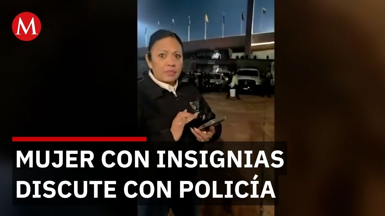 Mujer con insignias de la Fiscalía discute con policía en partido Pumas vs Cruz Azul