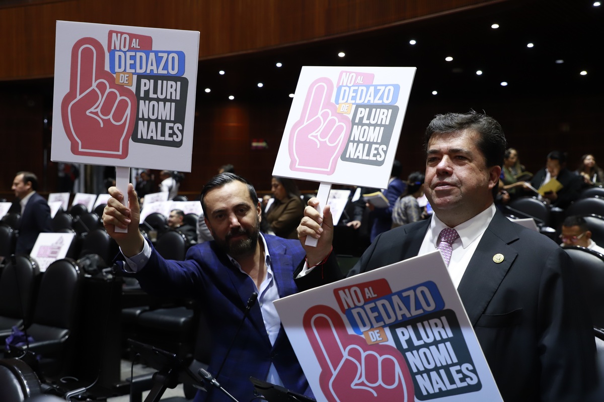 Pedro Haces y Arturo Ávila durante discusión de reforma electoral. | Juan Carlos Bautista