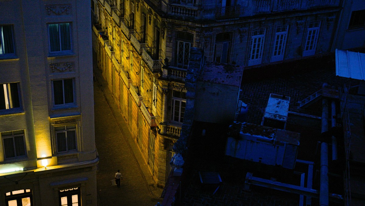 Se trata del tercer apagón a escala en la isla que se ha registrado en los últimos cuatro meses. | Foto: AFP