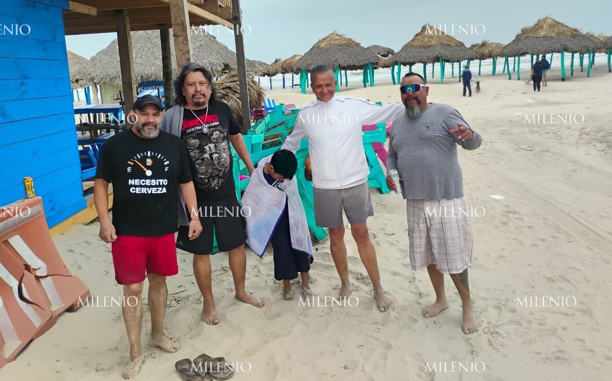 Turistas visitan playa Miramar pese a norte. | Pablo Reyes