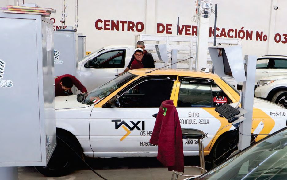 Verificación y pago de refrendo en Hidalgo. (Jorge Sánchez)