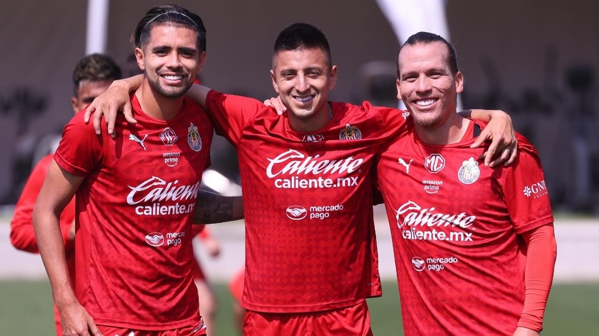 A pesar de las ausencias, los jugadores que han sido requeridos en Chivas, han respondido al llamado (Foto: Cortesía Chivas)