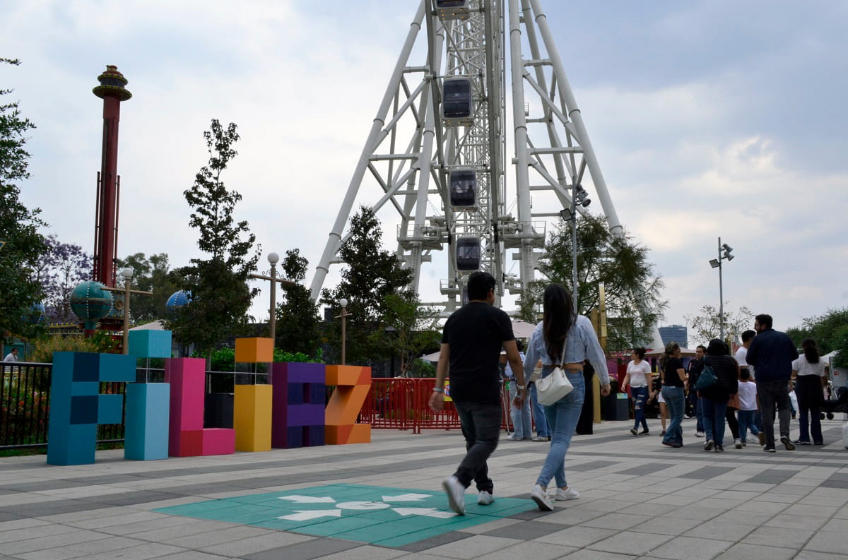 En la Feria Internacional del Libro Infantil y Juvenil Aztlán la cultura y la diversión de un parque temático acercan la lectura y la ilustración editorial.