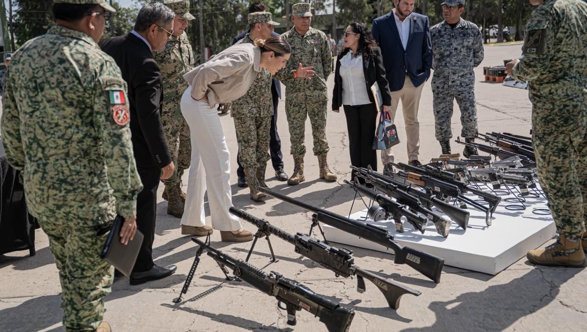 Destruyen armas decomisadas en Baja California. | Foto: Especial