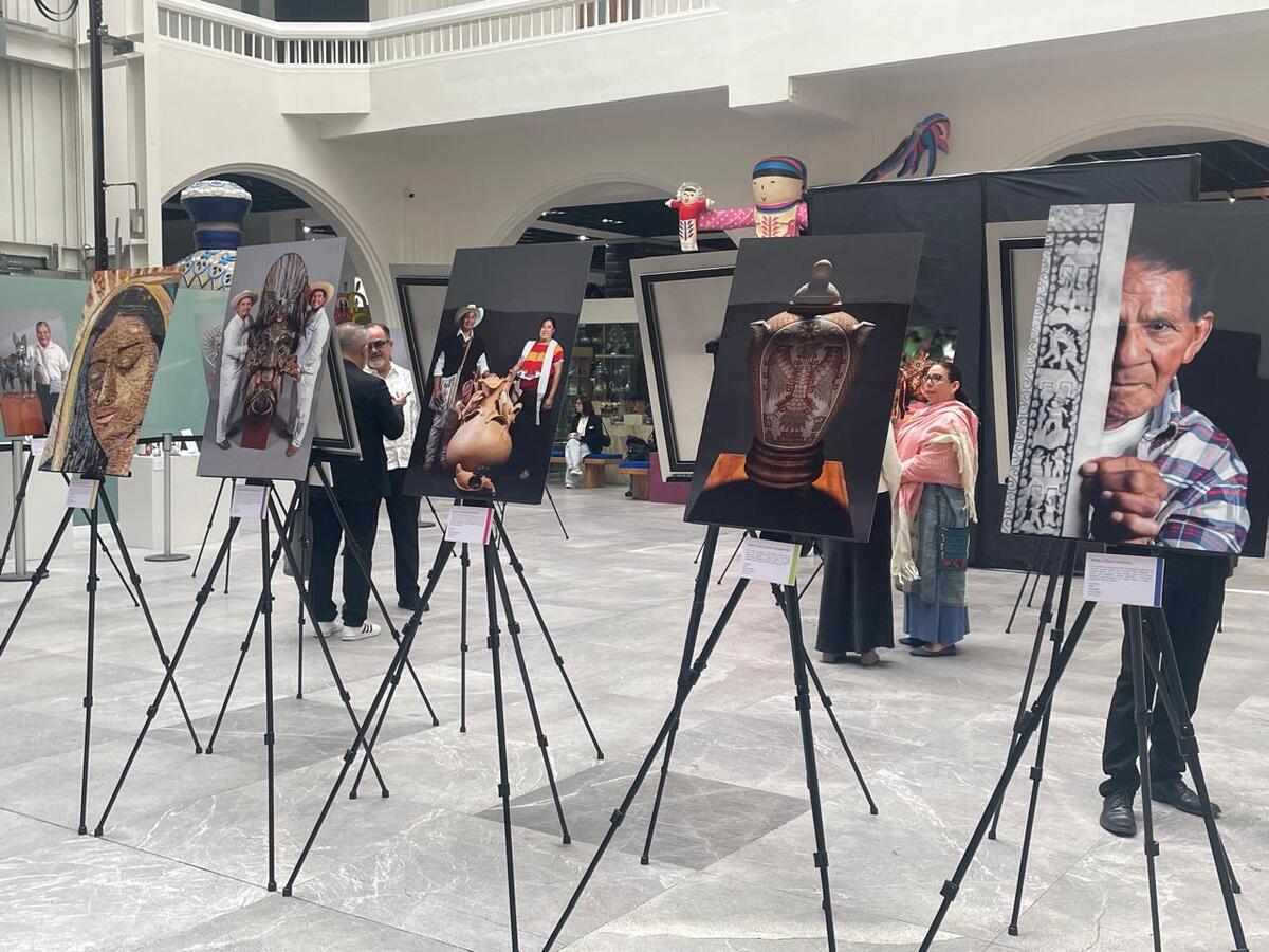 Exposición fotográfica de artesanos en el Museo de Arte Popular. (Foto: Especial)